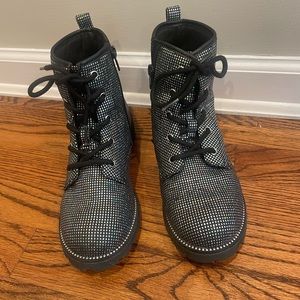 Girls boots size 4 excellent condition